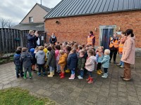 De jongste kleuters op uitstap naar de kinderboerderij!