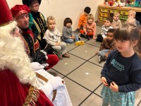Sinterklaas en zijn roetpieten op bezoek