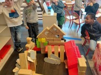 thema sprookjes: hoe bouw je een stevig huis?  proefjes n.a.v. de drie biggetjes